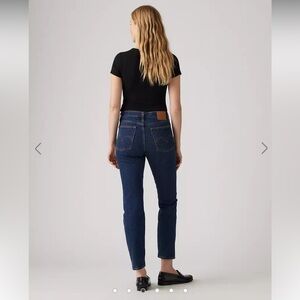 Levi’s Wedgie Straight — Size 27